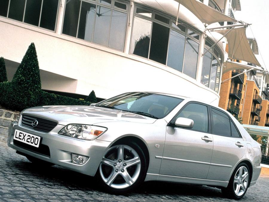  Lexus IS200 1999 года  (UK) (фото 2 из 10)